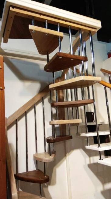 Деревянная лестница ЛВ-1.0 Деревянная лестница ЛВ-1.0