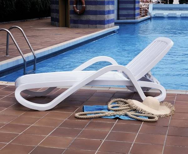 Шезлонг-лежак пластиковый Eden белый 1700-1945х710х850 мм