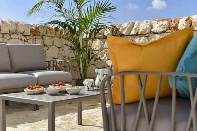 Диван пластиковый с подушками Komodo 3 тортора, серый 2160х780х880 мм