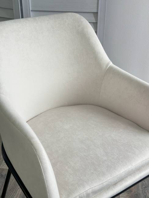 Стул АЛИСТЕР, цвет RAIN 1 молочный велюр / черный каркас М-City