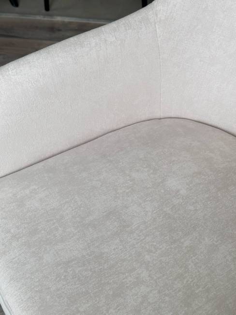 Стул АЛИСТЕР, цвет RAIN 1 молочный велюр / черный каркас М-City