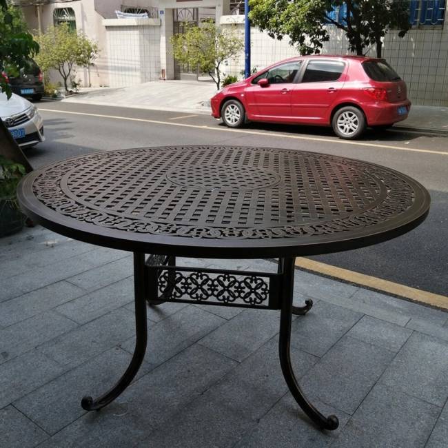 Металлическая обеденная группа из литого алюминия