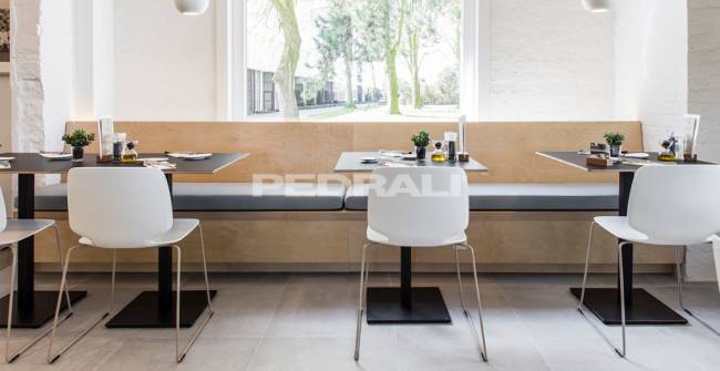 Стул пластиковый на полозьях Babila серый 540х500х800 мм