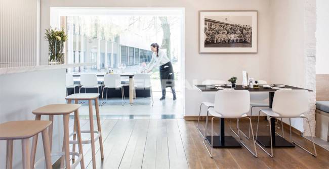 Стул пластиковый на полозьях Babila серый 540х500х800 мм