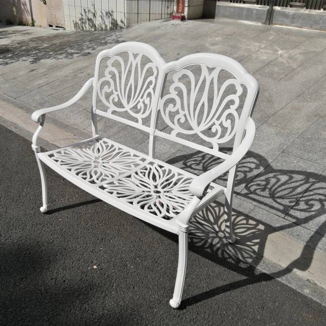 Белая мебель из литого алюминия Valeria White