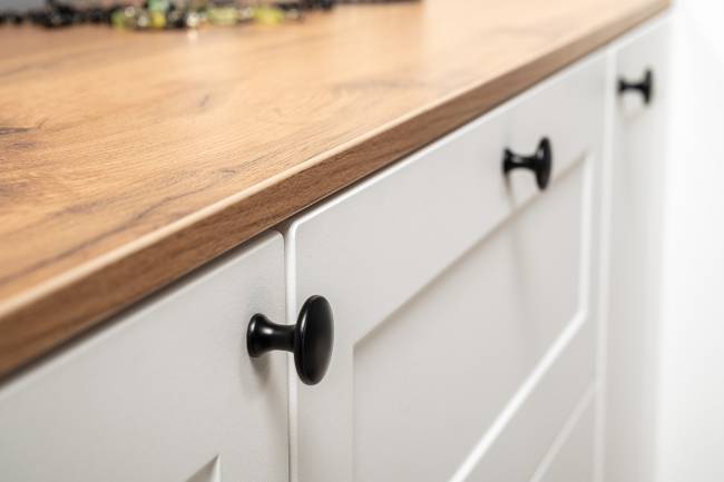 Два больших комода Остин цвет белый шагрень/серый графит/дуб крафт золотой