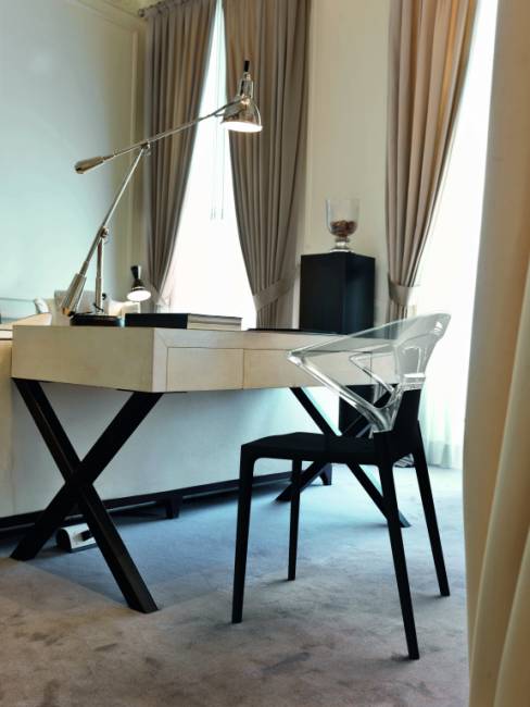 Кресло пластиковое Ego-K черный, прозрачный 550х530х820 мм