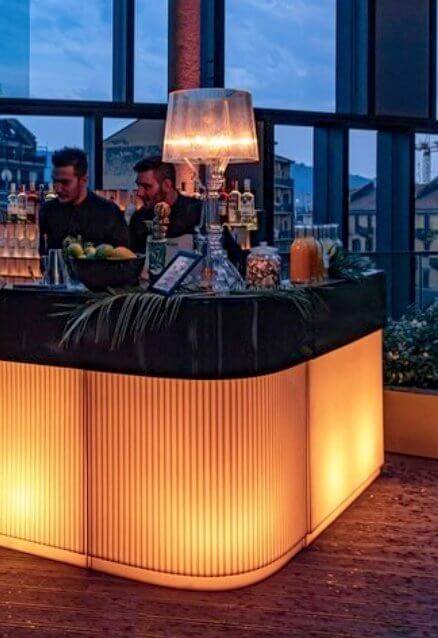 Стойка пластиковая барная светящаяся Cordiale Corner Art Deco Lighting ванильный, коричневый 700х700х1100 мм Стойка пластиковая барная светящаяся Cordiale Corner Art Deco Lighting ванильный, коричневый 700х700х1100 мм