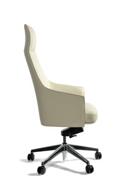 Кресло офисное / Бордо / слоновая кость кожа / алюминиевая крестовина