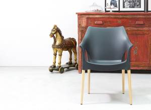 Кресло пластиковое Natural Ola натуральный бук, антрацит 590х540х820 мм