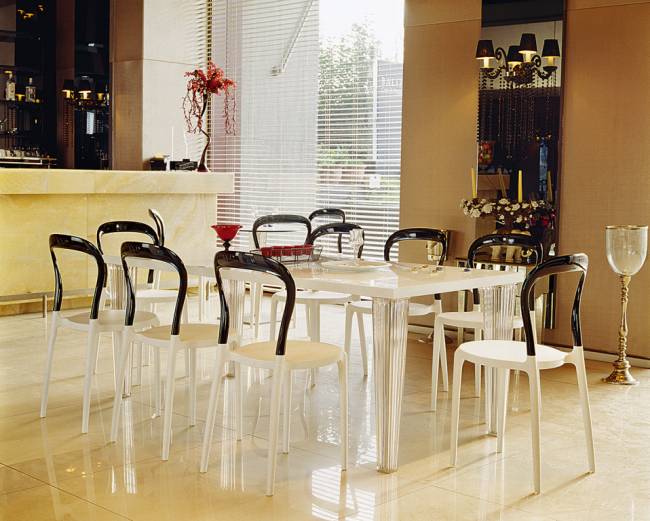 Стул пластиковый Mr Bobo белый, черный 420х500х850 мм