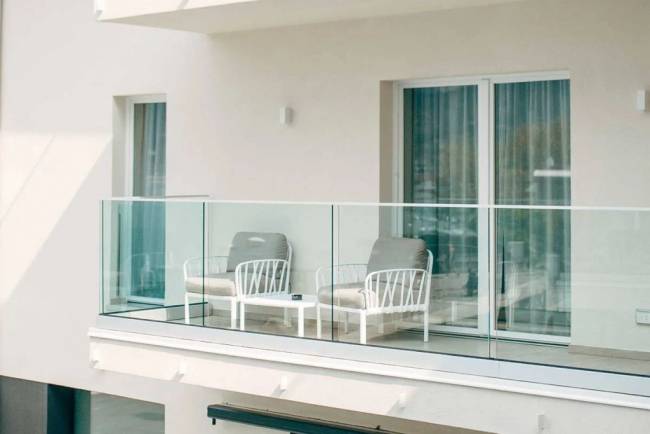 Кресло пластиковое с подушками Komodo Poltrona белый, серый 790х780х880 мм