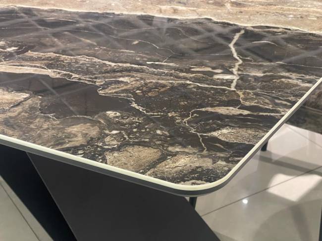 Стол DikLine SKY220 Керамика Amadeus/подстолье черное/опоры черные (2 уп.)