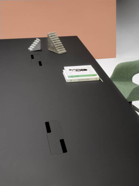 Стол ламинированный с каналом для протяжки проводов Squid OF антрацит, черный fenix 2990х1200х730 мм