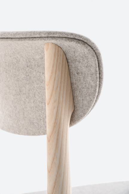 Стул деревянный с мягкой обивкой Tivoli беленый ясень, светло-серый 480х530х785 мм Стул деревянный с мягкой обивкой Tivoli беленый ясень, светло-серый 480х530х785 мм