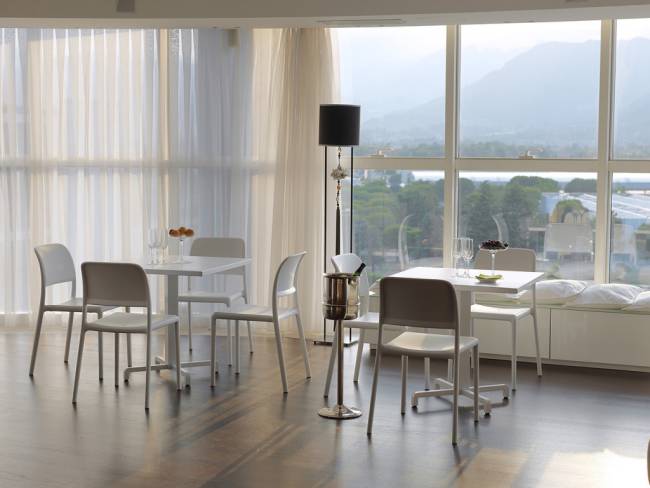 Стул пластиковый Riva Bistrot белый 490х540х830 мм