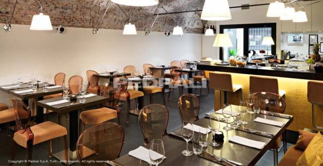 Стул прозрачный Queen янтарный 475х520х900 мм