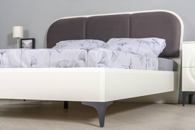 Кровать с мякгой спинкой Валенсия 11.36.02 цвет белый шагрень
