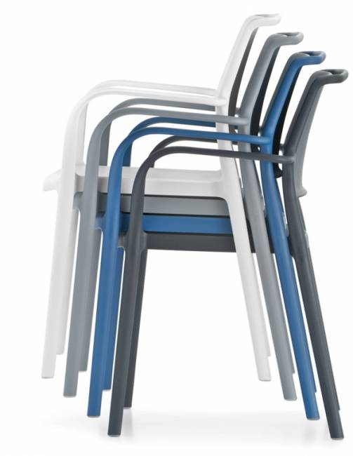 Кресло пластиковое Ara песочный 595х560х830 мм