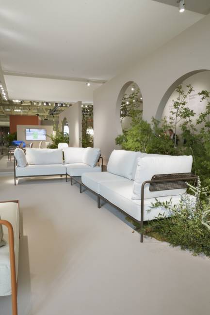 Модуль центральный с подушками Flap мокко, белый 1100х850х880 мм