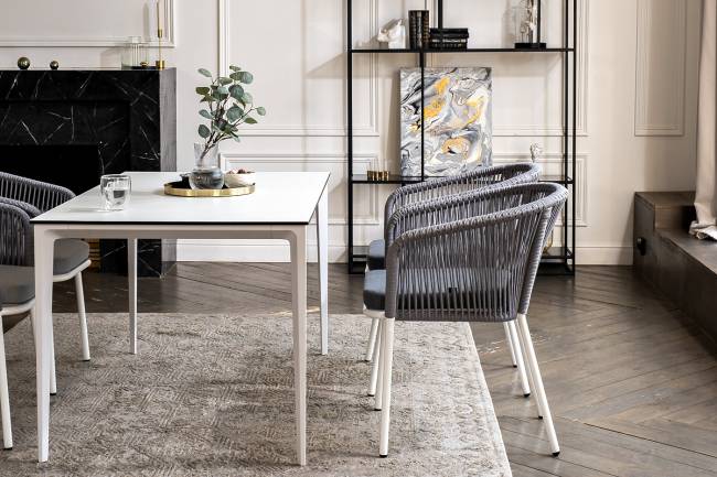 "Малага" обеденная группа на 4 персоны со стульями "Марсель", каркас белый, роуп светло-серый