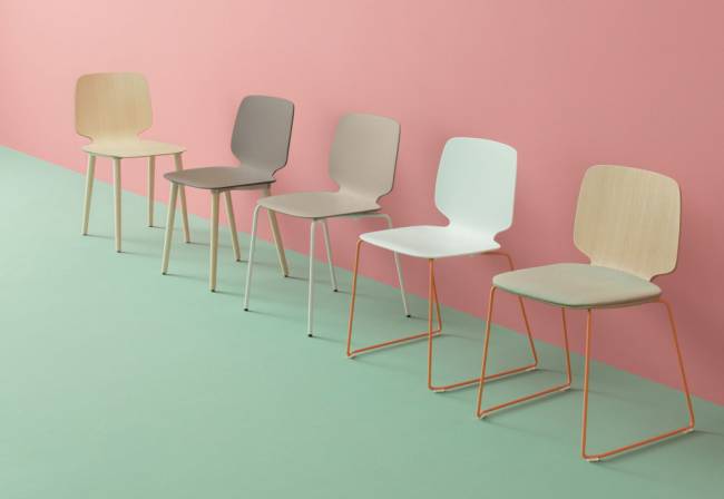 Стул пластиковый на полозьях Babila песочный 540х500х800 мм