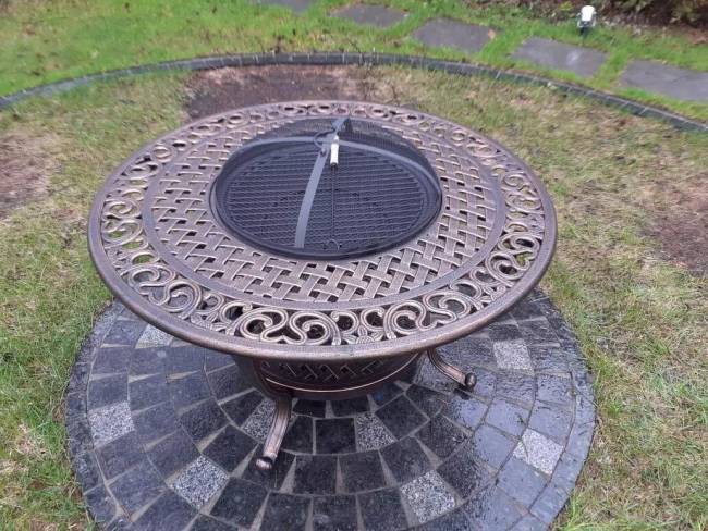 Стол с мангалом из литого алюминия