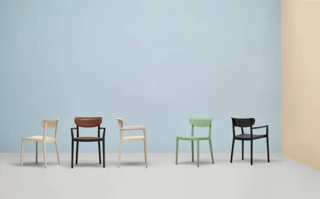 Кресло деревянное с мягкой обивкой Tivoli беленый ясень, светло-серый 565х540х785 мм