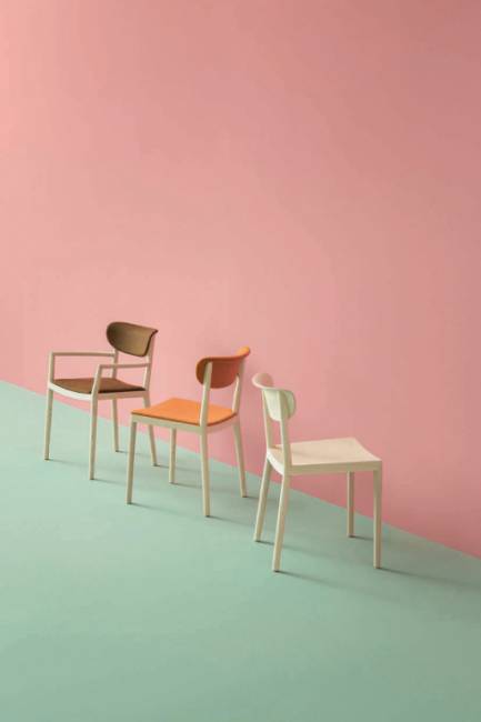 Кресло деревянное с мягкой обивкой Tivoli беленый ясень, светло-серый 565х540х785 мм