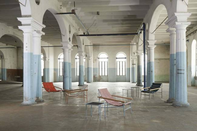 Столик кофейный металлический Dress Code голубой, черный 450х410х400 мм