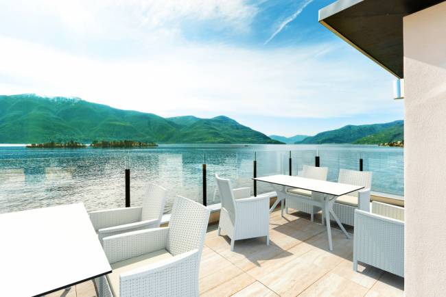 Кресло пластиковое плетеное с подушкой California белый 590х630х900 мм