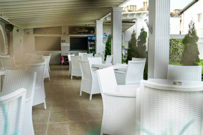 Кресло пластиковое плетеное с подушкой California белый 590х630х900 мм