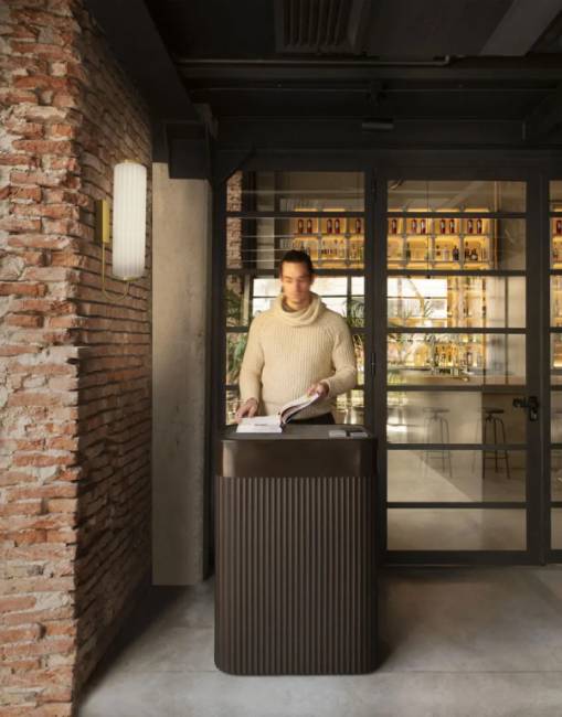 Светильник пластиковый настенный Cordiale Applique Lighting LED белый 220х150х650 мм