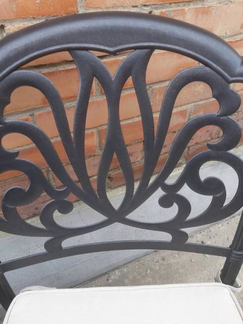 Обеденная группа из литого алюминия Louis VIII Обеденная группа из литого алюминия Louis VIII