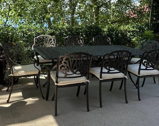 Обеденная группа из литого алюминия Louis VIII Обеденная группа из литого алюминия Louis VIII