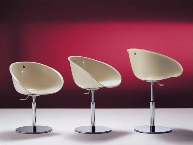 Кресло пластиковое вращающееся Gliss песочный 530х580х840 мм