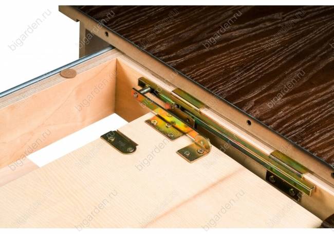 Деревянный стол Saerus орех темный