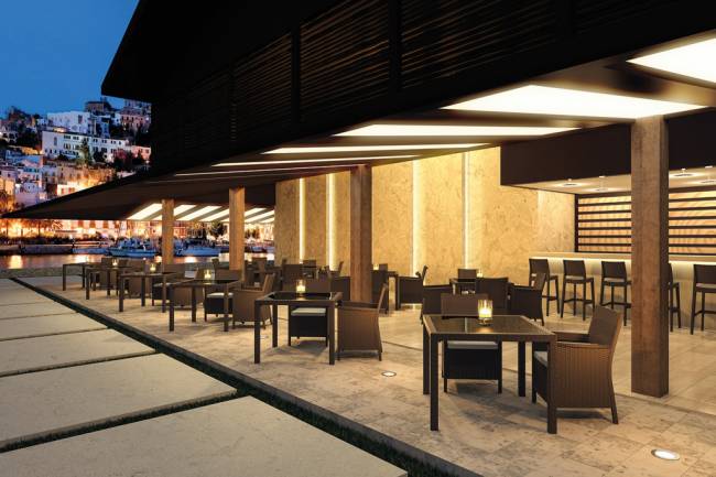 Кресло пластиковое плетеное с подушкой California коричневый 590х630х900 мм