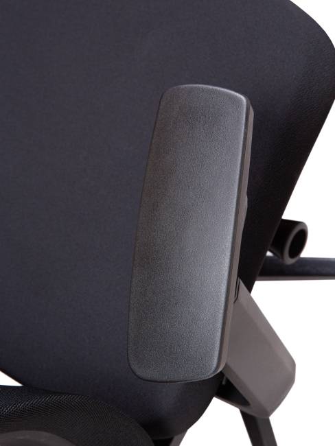 Кресло офисное / Oslo black / черная сетка /черный пластик / база черная