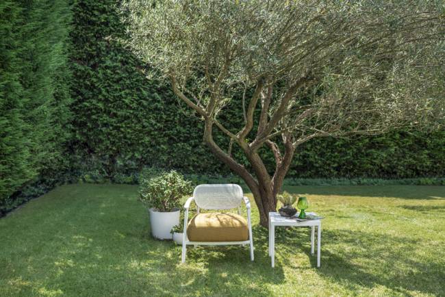 Лаунж-кресло пластиковое Nuta Lounge 685х660х715 мм