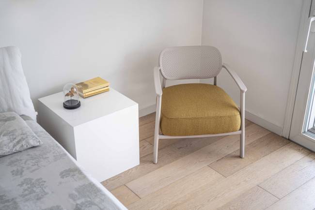 Лаунж-кресло пластиковое Nuta Lounge 685х660х715 мм