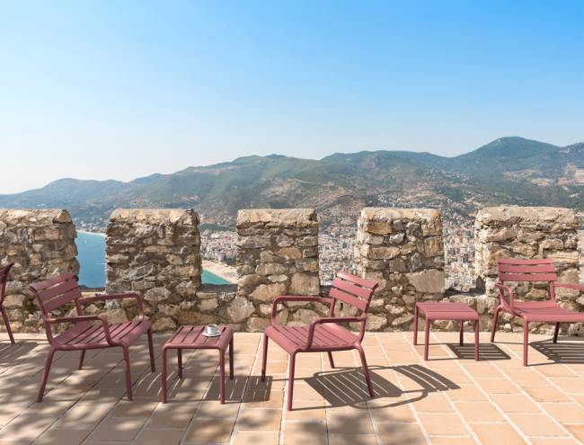 Столик пластиковый журнальный Paris Side Table марсала 420х410х400 мм