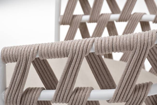 "Диего" стул плетеный из роупа, каркас из стали белый, роуп бежевый круглый, ткань бежевая