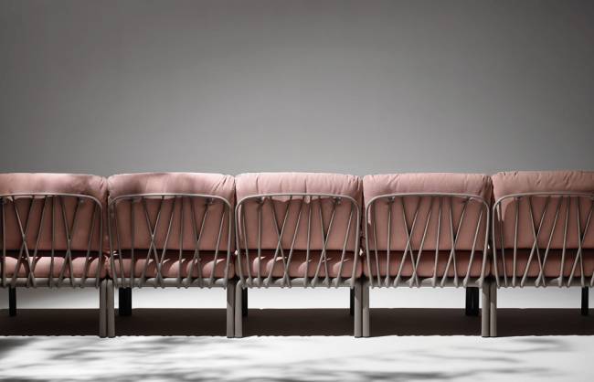 Кресло пластиковое с подушками Komodo Poltrona тортора, розовый 790х780х880 мм Кресло пластиковое с подушками Komodo Poltrona тортора, розовый 790х780х880 мм