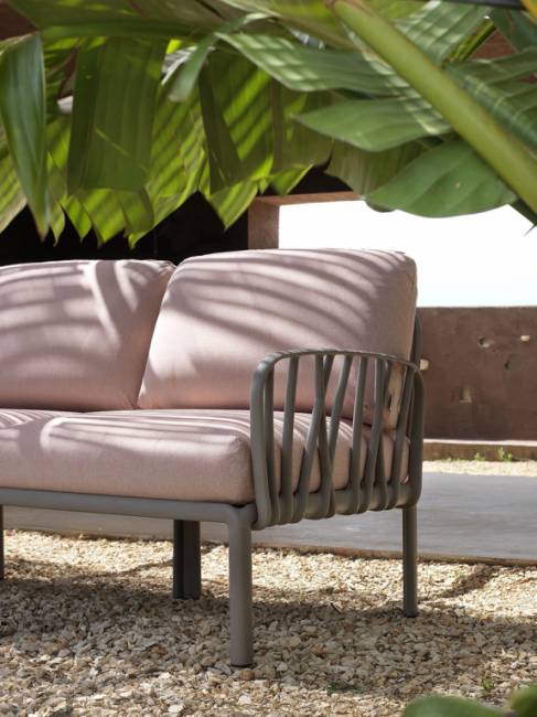 Кресло пластиковое с подушками Komodo Poltrona тортора, розовый 790х780х880 мм Кресло пластиковое с подушками Komodo Poltrona тортора, розовый 790х780х880 мм