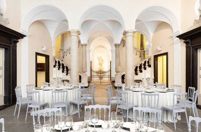 Стул пластиковый Napoleon светло-серый 450х550х920 мм Стул пластиковый Napoleon светло-серый 450х550х920 мм