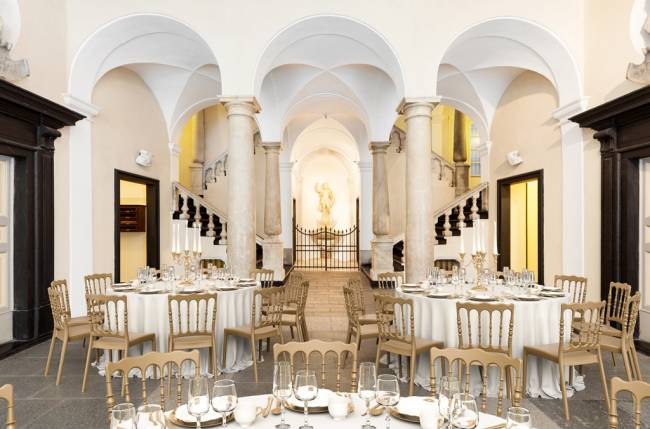 Стул пластиковый Napoleon золотой 450х550х920 мм Стул пластиковый Napoleon золотой 450х550х920 мм