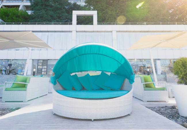 Лаунж-диван плетеный Shell-sunshade белый, бирюза Ø1800х860 мм