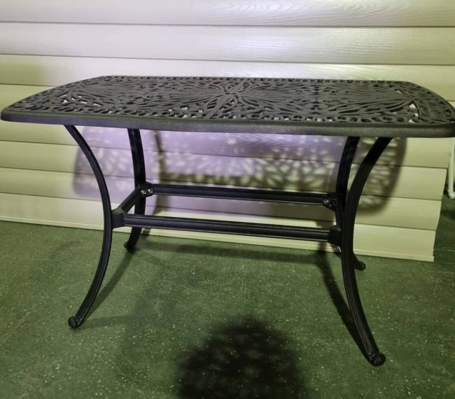 Стол журнальный из литого алюминия Valeria