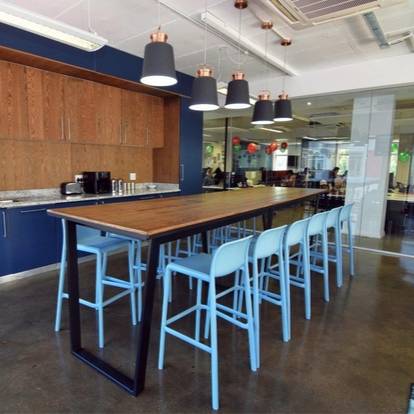 Стул пластиковый барный Faro голубой 490х510х970 мм